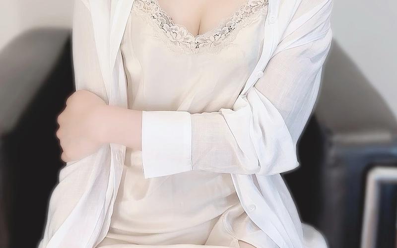 白咲美玲(26)