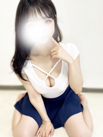 白雪のん(24)