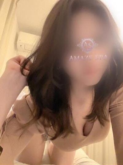 ニーナ(23)