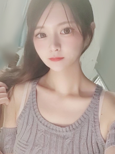 鷹宮れな(24)