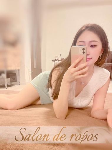 可愛川みおり(22)